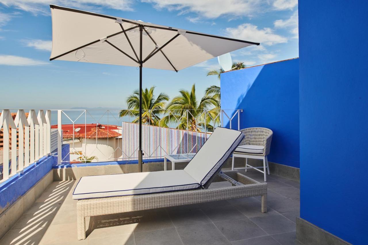 Hotel Luxury Patio Azul (Adults Only) Puerto Vallarta Exterior photo A cantilever umbrella